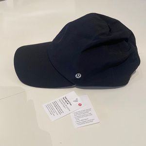 NWT Fast and free running hat-black